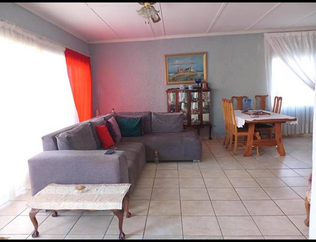 3 BEDROOM HOUSE FOR SALE IN VANDERBIJLPARK SW 1